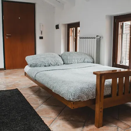 Riverside Getaway Apartment Sesto Calende