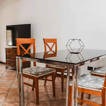 Riverside Getaway Apartment Sesto Calende